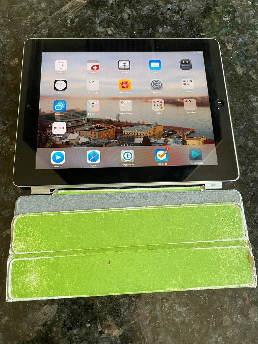 oh my god twitter doesn’t include alt text from images in their API